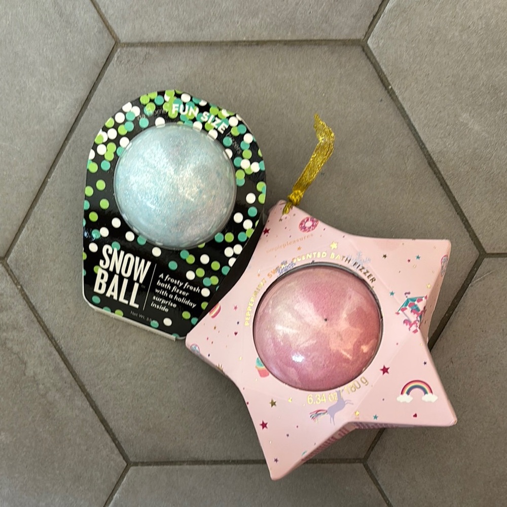 Fun Size Snowball and Star Bath Bomb Set